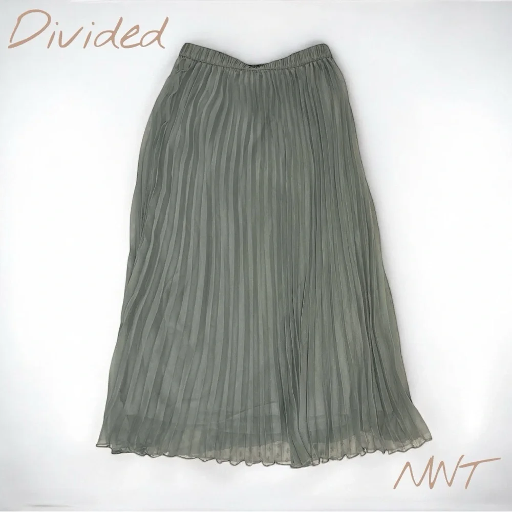 H&M Divided Sage Green Pleated Midi Skirt NWT Size 2